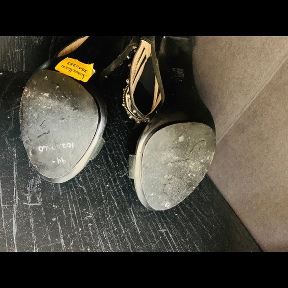 Heels - Picture 3 of 3